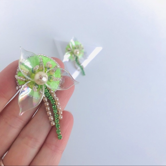 Floral stud earrings with crystal chain pendant - Picture 9 of 10